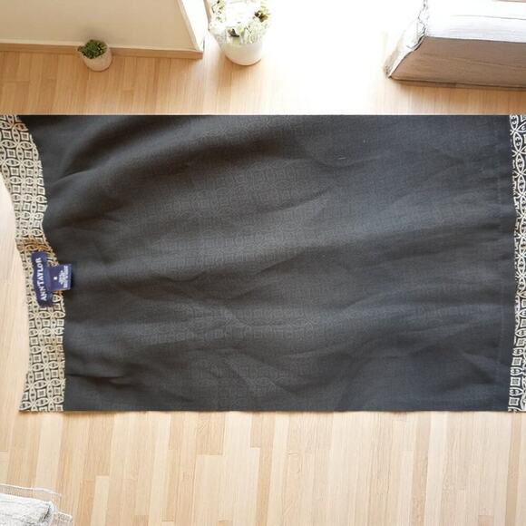 Sophisticated Geometric Print Mini Skirt - Modern Monochrome Elegance - Picture 4 of 7